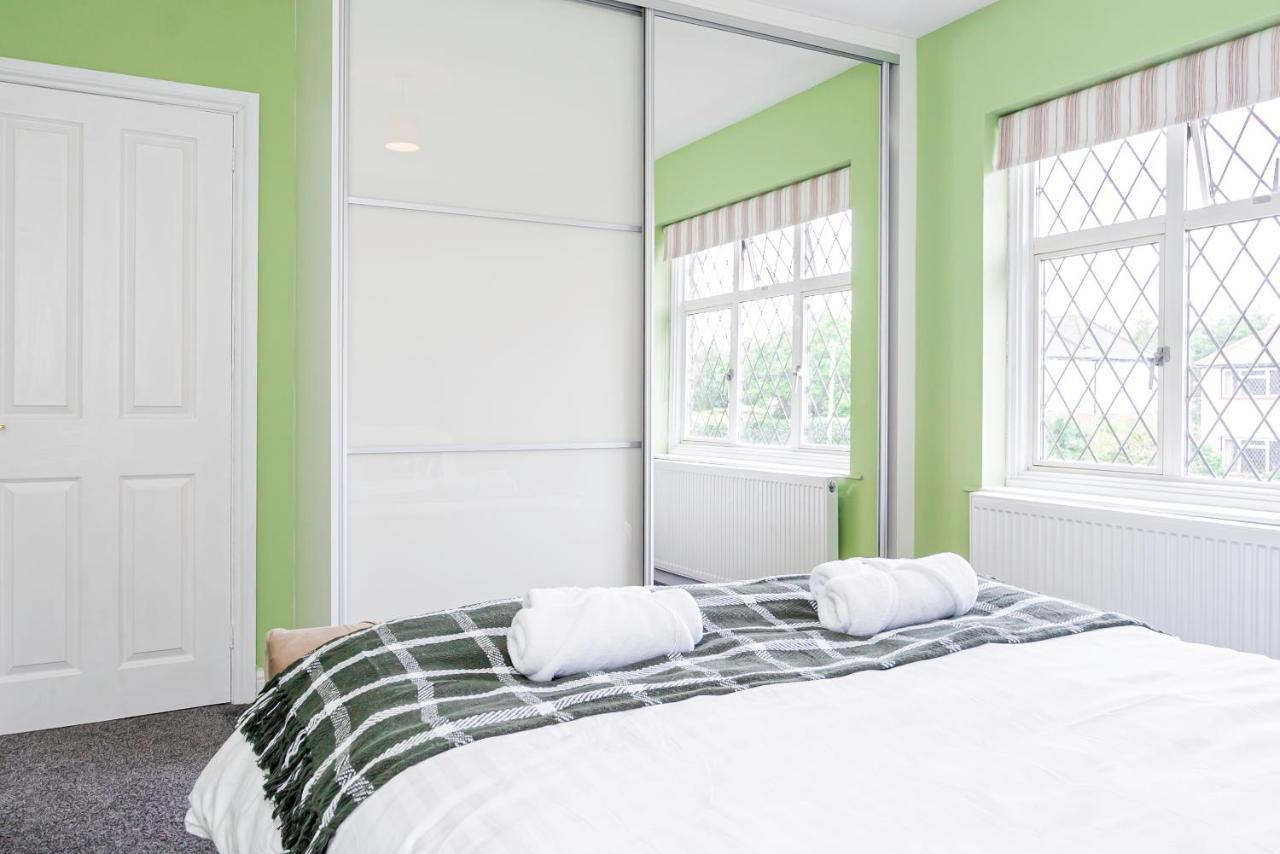 Stunning Place, Close To Windsor & Heathrow & Private Parking Burnham  Extérieur photo