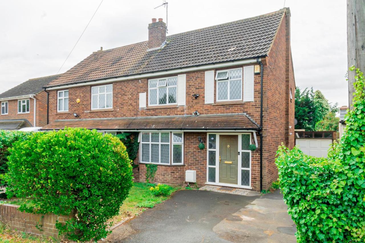 Stunning Place, Close To Windsor & Heathrow & Private Parking Burnham  Extérieur photo