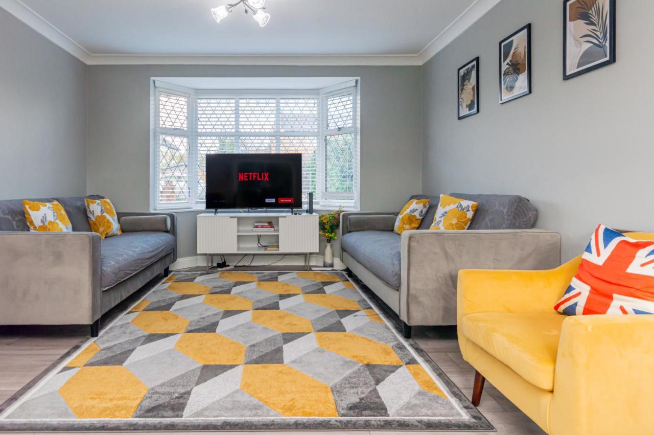 Stunning Place, Close To Windsor & Heathrow & Private Parking Burnham  Extérieur photo