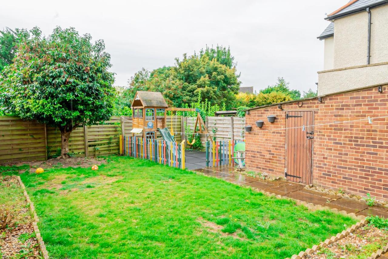 Stunning Place, Close To Windsor & Heathrow & Private Parking Burnham  Extérieur photo
