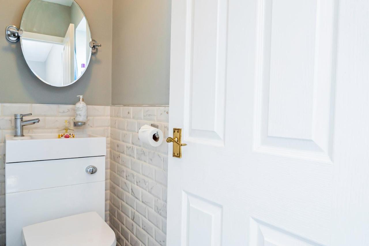 Stunning Place, Close To Windsor & Heathrow & Private Parking Burnham  Extérieur photo