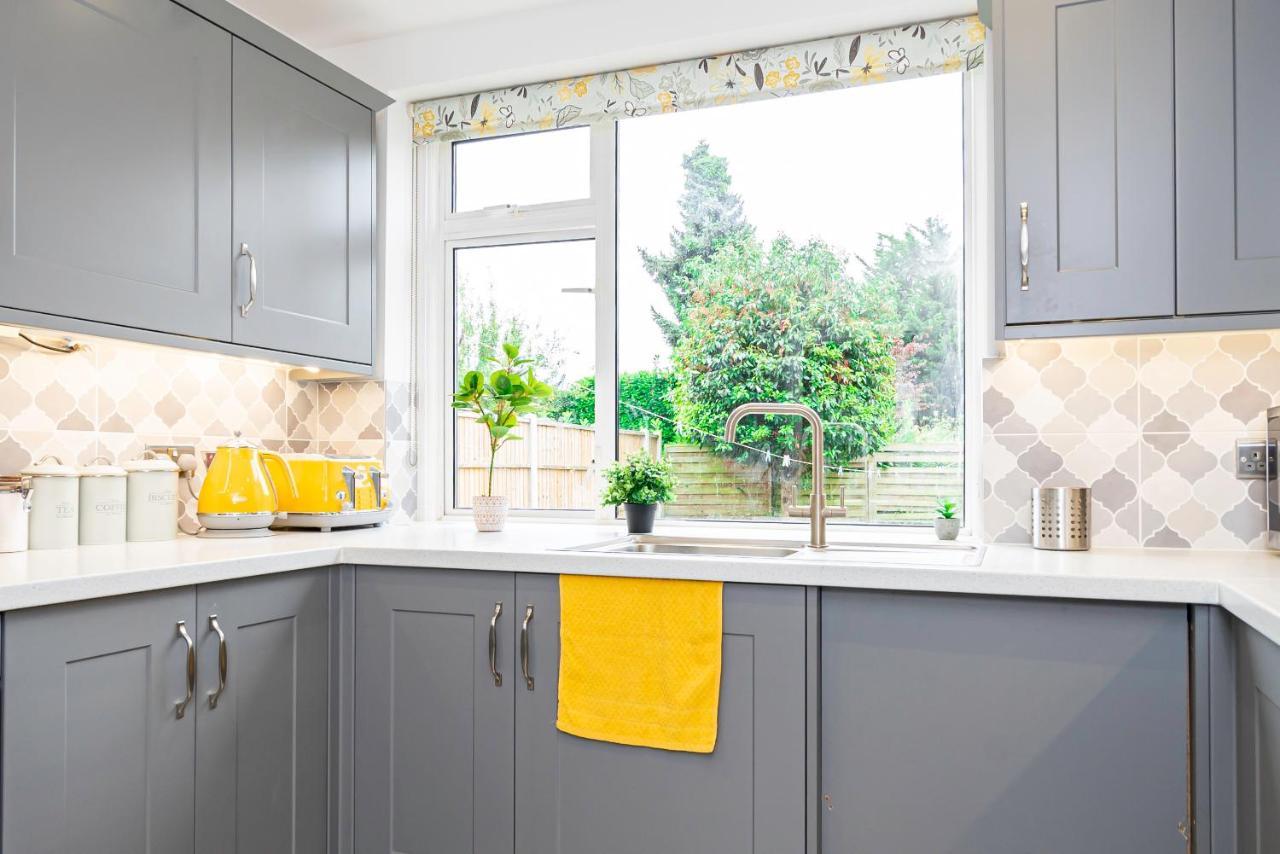Stunning Place, Close To Windsor & Heathrow & Private Parking Burnham  Extérieur photo