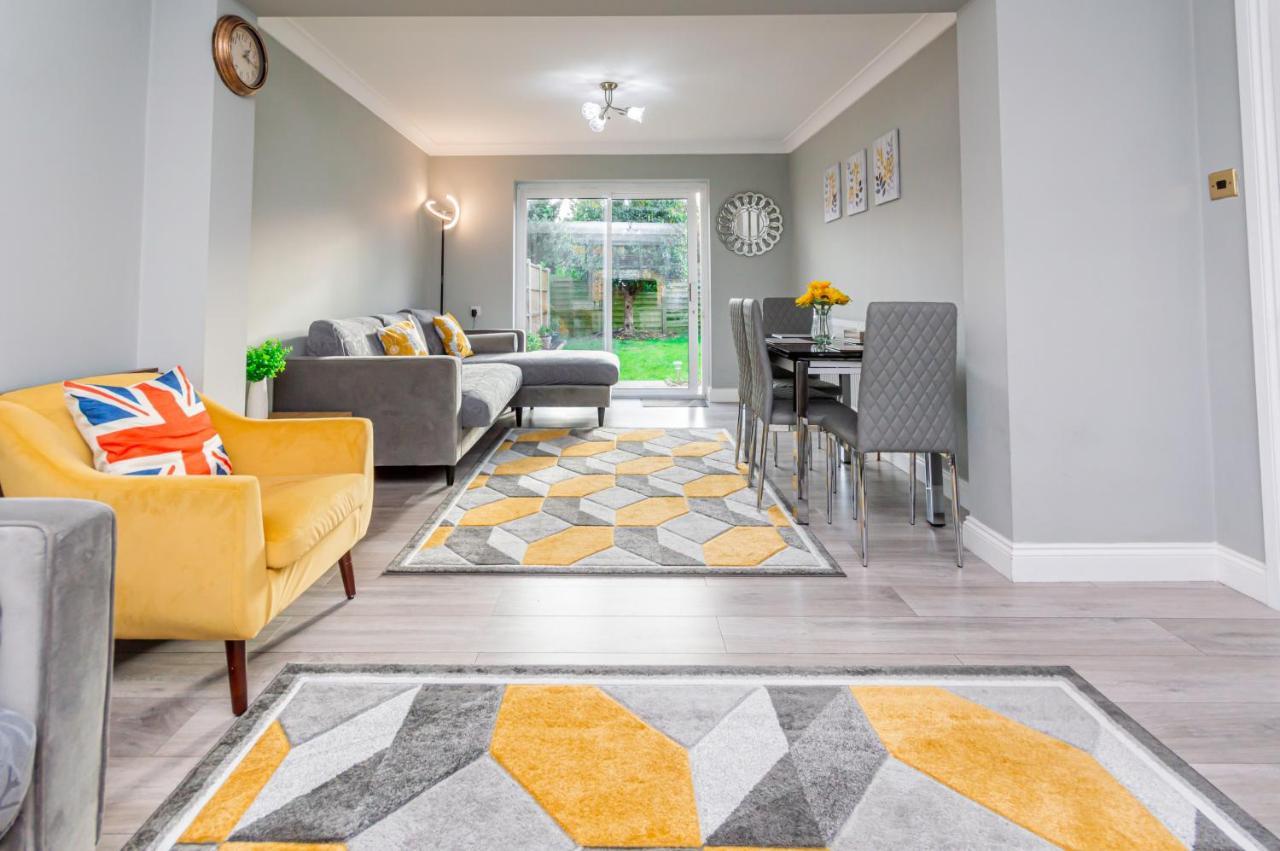 Stunning Place, Close To Windsor & Heathrow & Private Parking Burnham  Extérieur photo