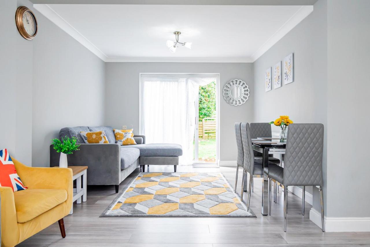Stunning Place, Close To Windsor & Heathrow & Private Parking Burnham  Extérieur photo
