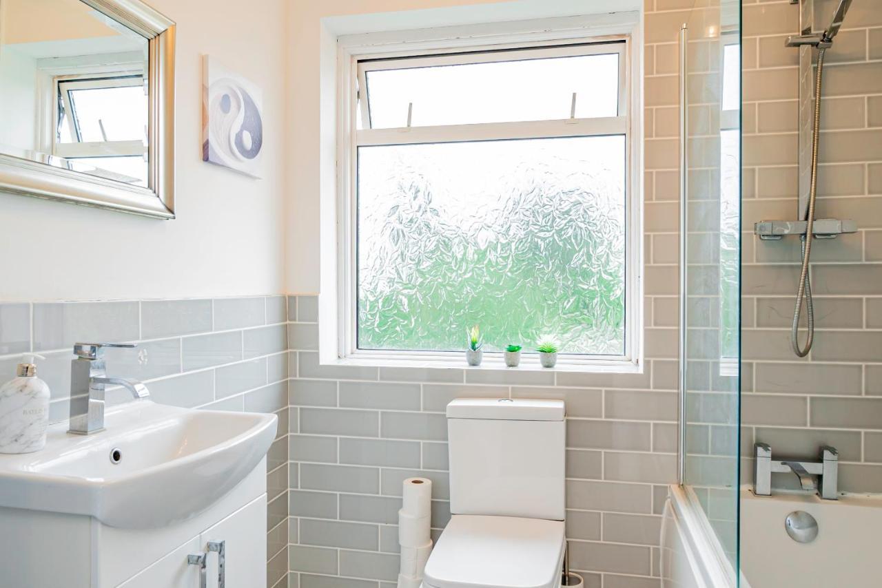 Stunning Place, Close To Windsor & Heathrow & Private Parking Burnham  Extérieur photo