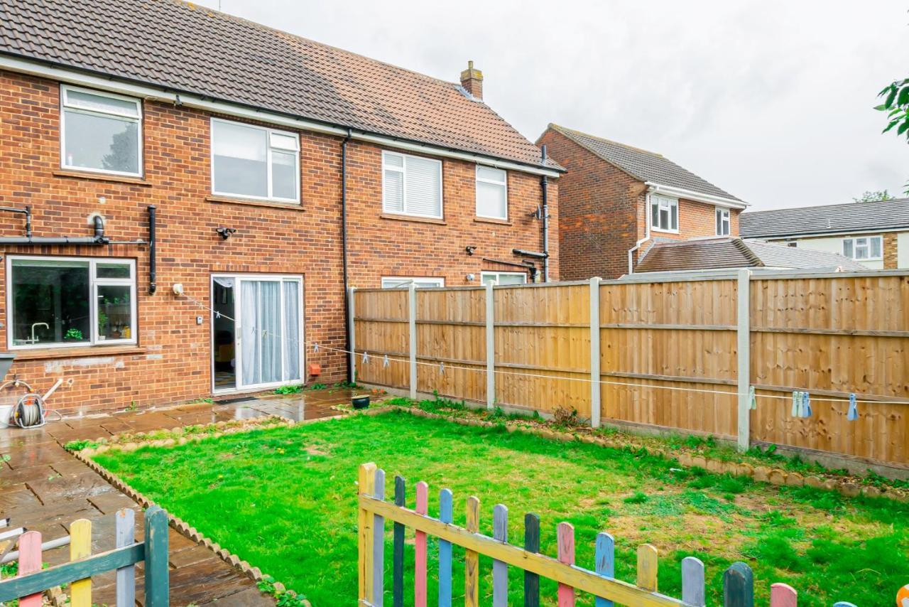 Stunning Place, Close To Windsor & Heathrow & Private Parking Burnham  Extérieur photo