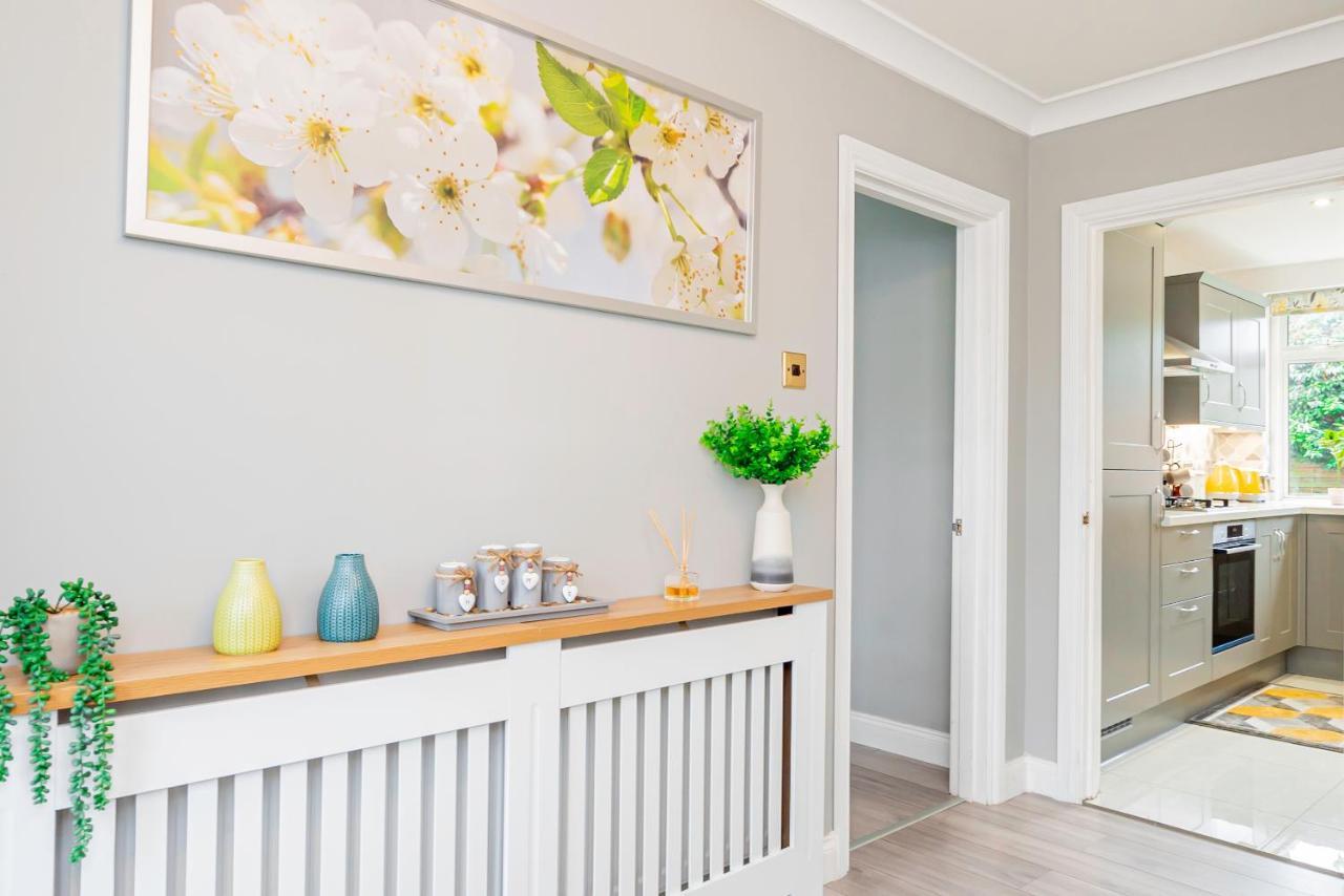 Stunning Place, Close To Windsor & Heathrow & Private Parking Burnham  Extérieur photo