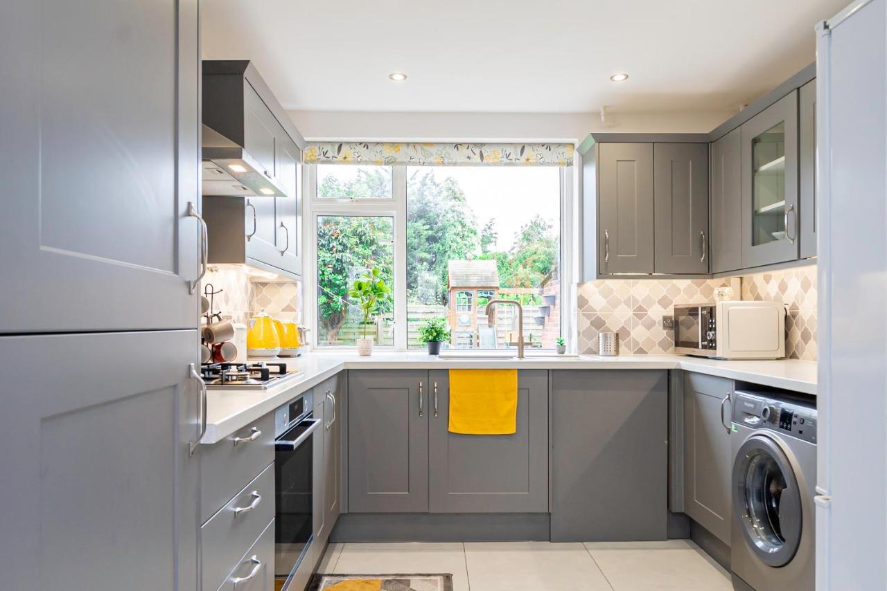 Stunning Place, Close To Windsor & Heathrow & Private Parking Burnham  Extérieur photo