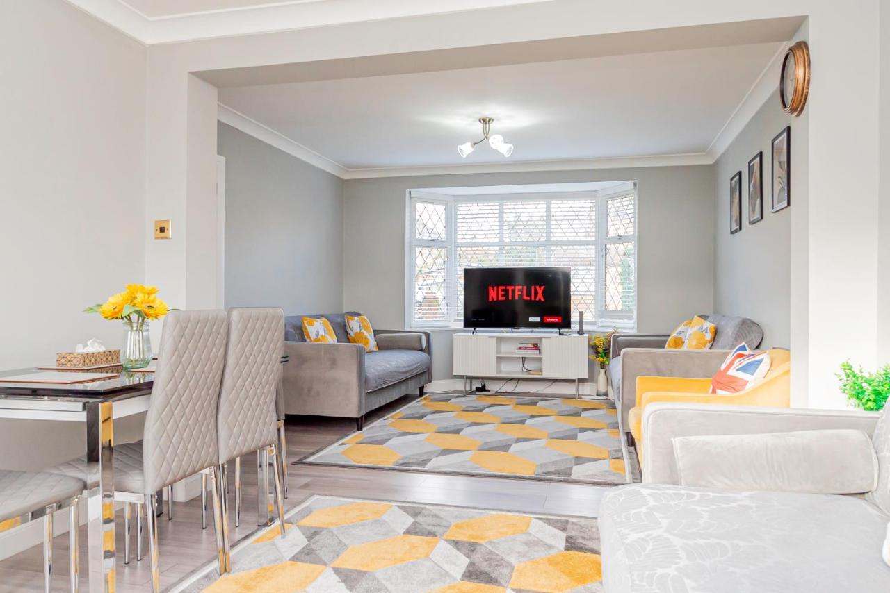 Stunning Place, Close To Windsor & Heathrow & Private Parking Burnham  Extérieur photo