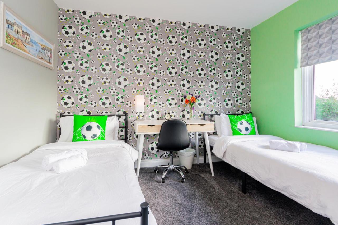 Stunning Place, Close To Windsor & Heathrow & Private Parking Burnham  Extérieur photo