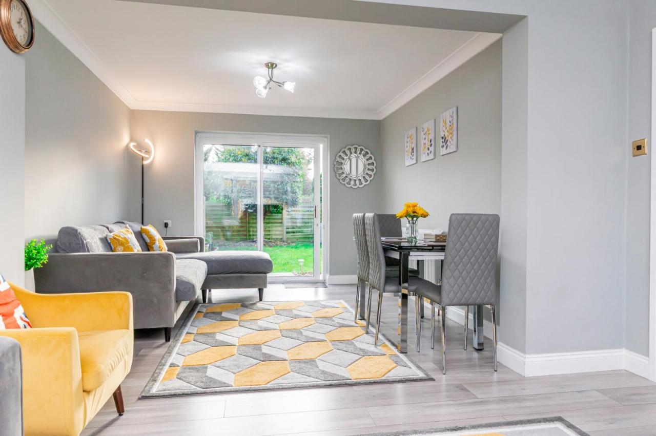 Stunning Place, Close To Windsor & Heathrow & Private Parking Burnham  Extérieur photo