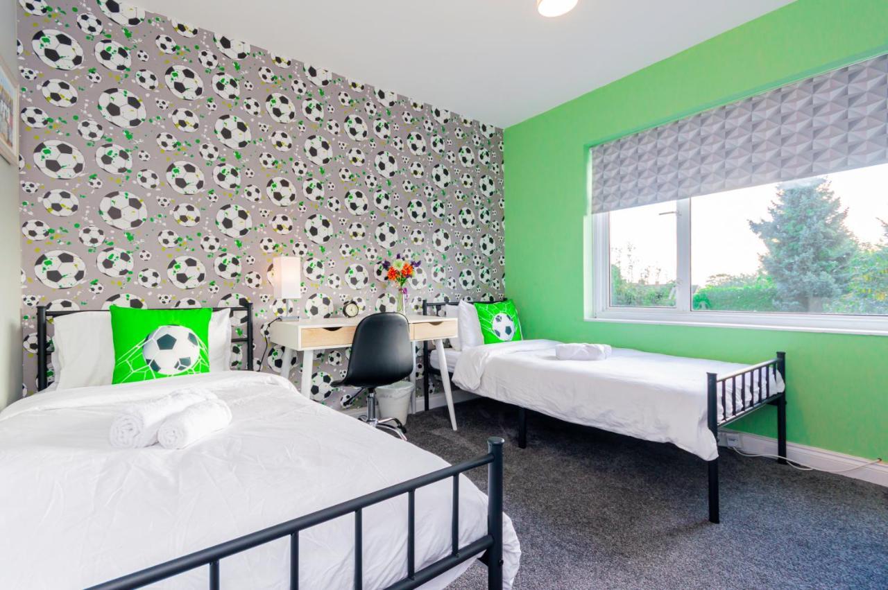 Stunning Place, Close To Windsor & Heathrow & Private Parking Burnham  Extérieur photo