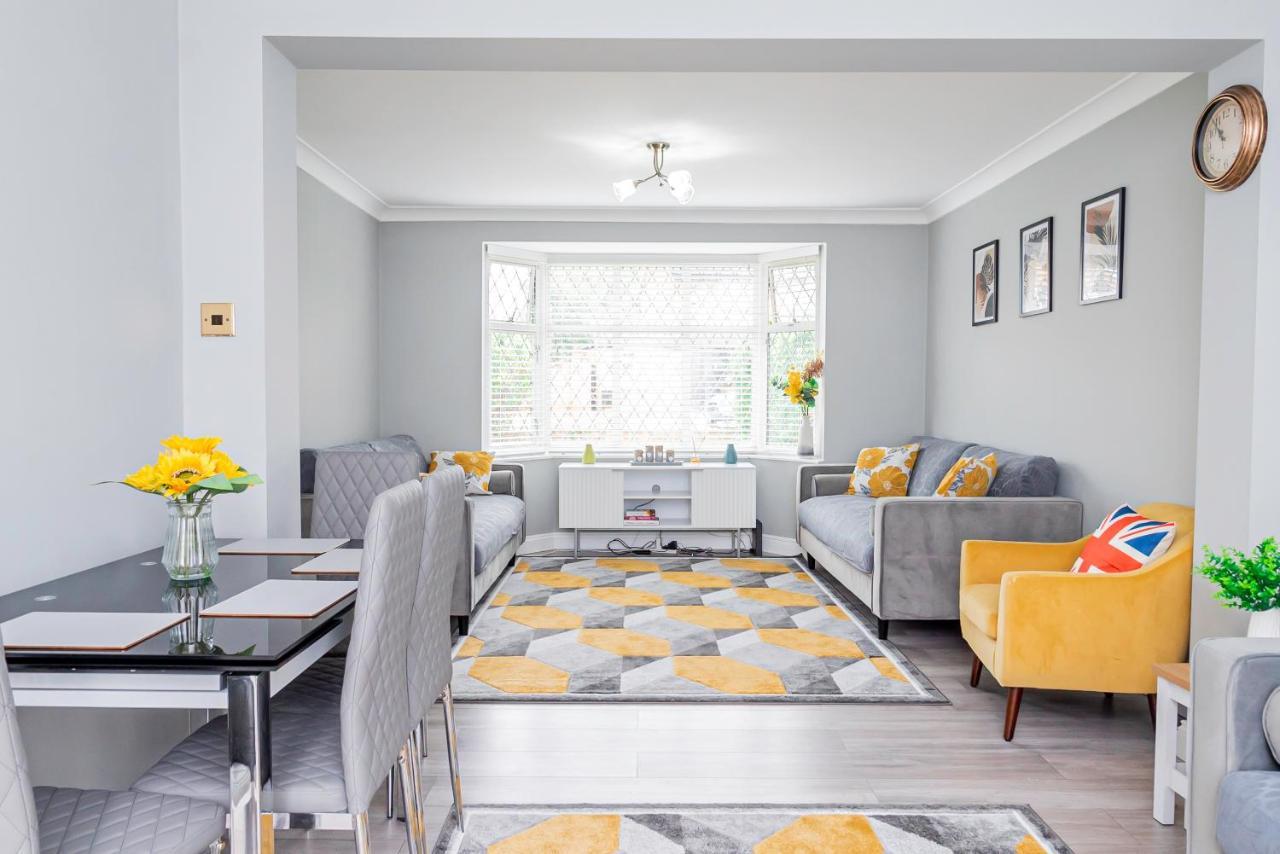 Stunning Place, Close To Windsor & Heathrow & Private Parking Burnham  Extérieur photo